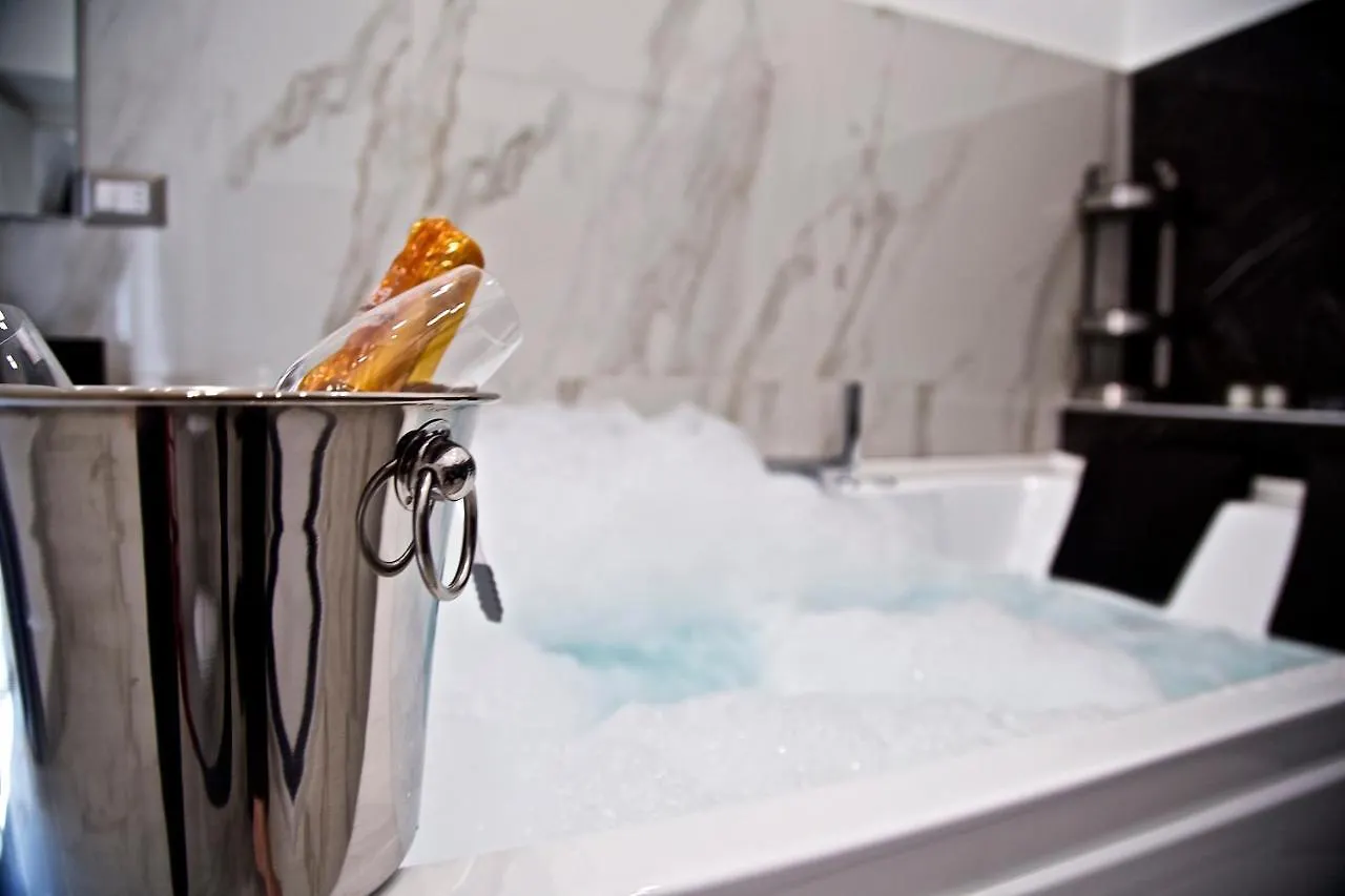 Scugnizzo Apartment Luxury Home Napels 0*,  Italië